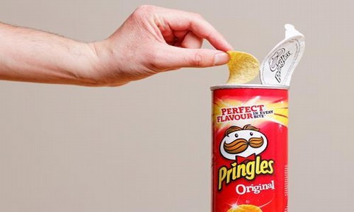 Новата опаковка на Pringles с основа от хартиени влакна - претендира за „100%“ рециклируемост.