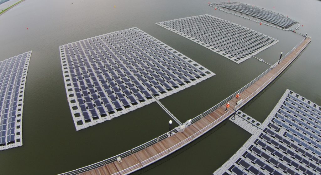 В Сингапур се намира една от най-големите плаващи слънчеви ферми в света